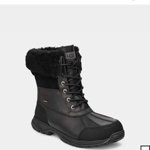 UGG kids new with original box size 1, smock and pet free home. Thank you